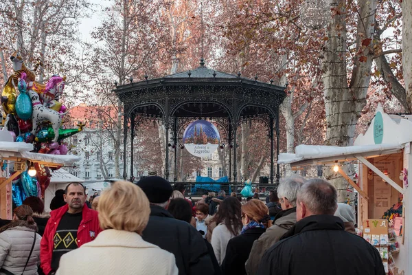 Ζάγκρεμπ Κροατία Δεκεμβρίου 2015 Προέλαση Στο Ζάγκρεμπ Χριστούγεννα Βρίσκονται Στο — Φωτογραφία Αρχείου