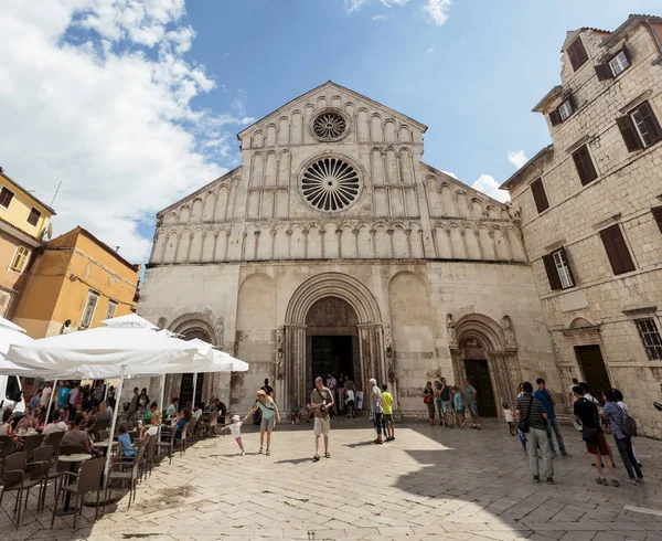 Zadar, Hırvatistan - 17 Ağustos 2015: Romanya 'nın St. Anastasia katedrali, Zadar