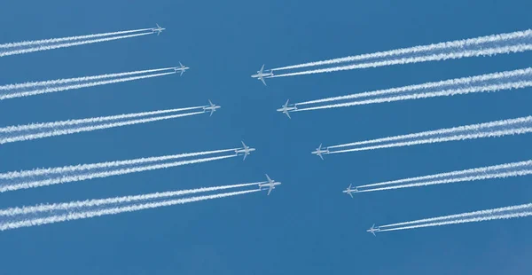 Diez Aviones Cielo Pasando Dejando Rastro Blanco — Foto de Stock