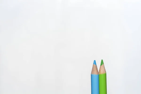 Deux Crayons Couleur Bois Tournés Vers Haut — Photo