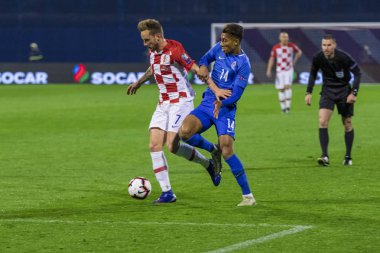 Zagreb, Hırvatistan-21 Mart 2019: UEFA Euro 2020 eleme turu. Hırvatistan vs Azerbaycan. Eylem Ivan Rakitic (7) ve Eddy (14)