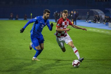 Zagreb, Hırvatistan - 21 Mart 2019: Uefa Euro 2020 Ön eleme turu. Hırvatistan Azerbaycan 'a karşı. Eylemde Borna Barisiç (3) ve Mahir Madatov (10))