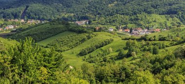 Svetonedeljski breg üzerinde küçük bir köy, genellikle dağcılar tarafından ziyaret. 