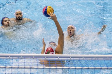 Zagreb, Hırvatistan-07 Nisan 2019: Fina Water Polo Dünya Ligi Avrupa Kupası 2019. İtalya ve Ispanya. Eylem de Michelis Francesco (13) hedef kaydeder