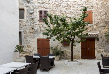 Bale Istrian kasabasında Dar sokak