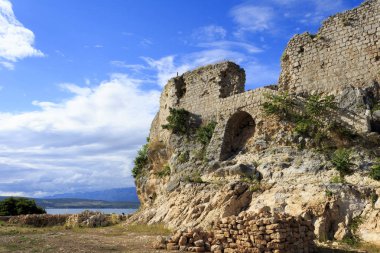 Hırvatistan 'daki Novigrad Dalya kasabası. Eski savunma kalesi