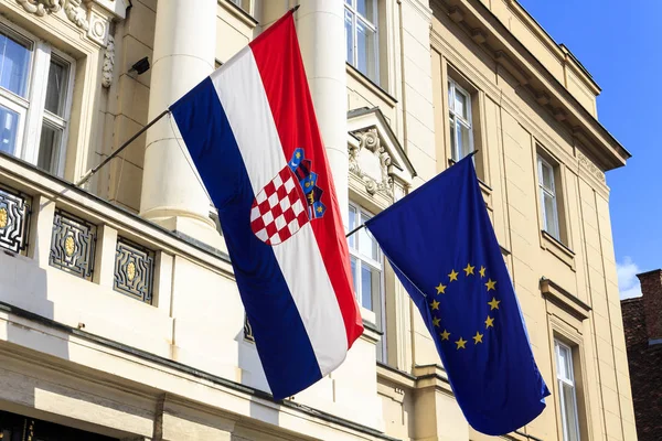 Bandera Croata Europea Ondeando Edificio Del Parlamento Croata — Foto de Stock