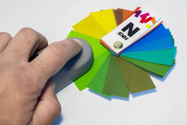 Zagreb Croatia October 2014 Hand Holding Pantone Color Cue Measuring — 스톡 사진