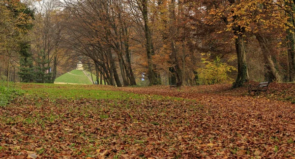 克罗地亚萨格勒布的马克西米尔公园 在莫吉拉山欣赏来自克罗地亚各地的土壤 — 图库照片