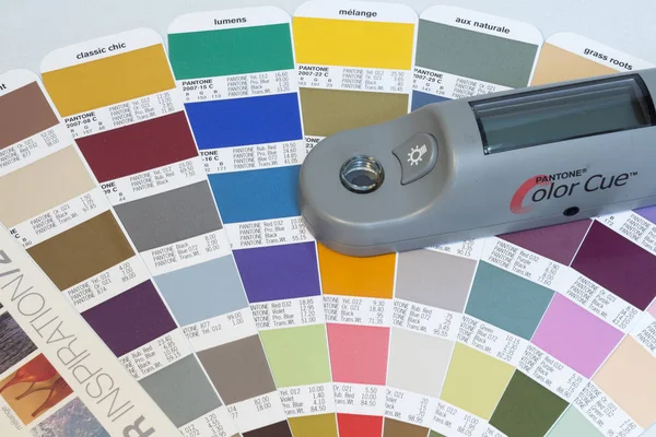 Zagreb Croatia October 2014 Pantone Color Cue Measuring Device Pantone — Stock Photo, Image