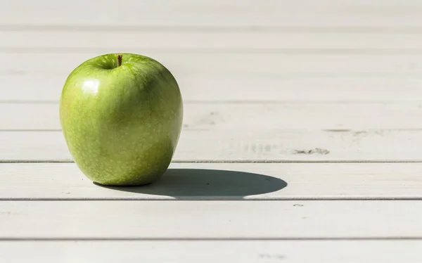 Abuela Smith Manzana Verde Fondo Pizarra Blanca Copiar Espacio — Foto de Stock