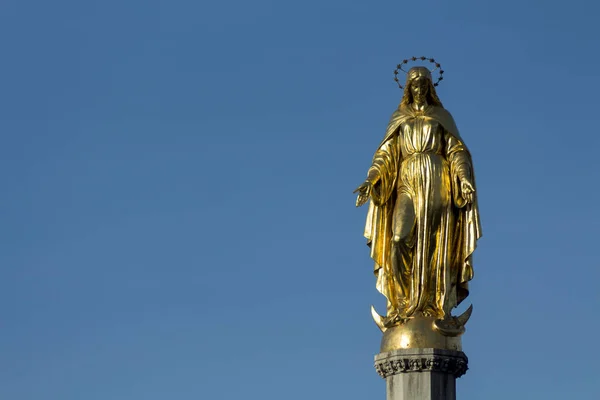 Anjo Dourado Coluna — Fotografia de Stock