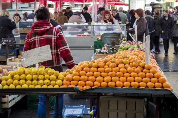 Zagreb Croatia December 2014 Customers Sellers Dolac Famous Open Air — Stock Photo, Image