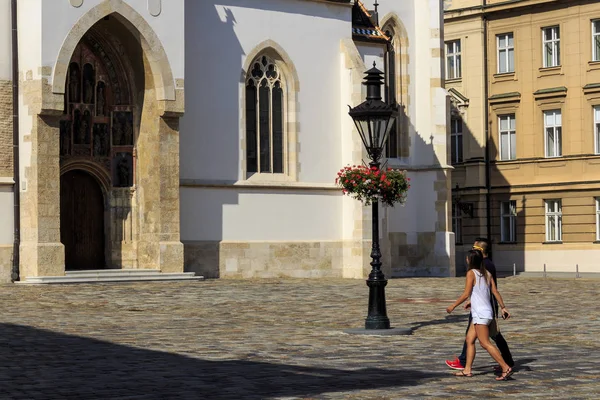 Zágráb Horvátország Augusztus 2014 Turisták Sétálnak Egész Szent Márk Téren — Stock Fotó