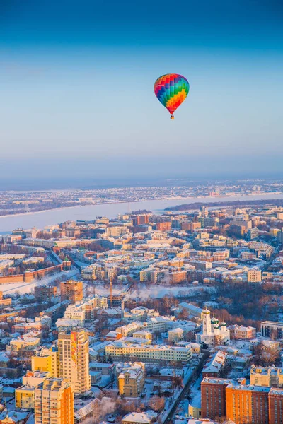 Kent üzerinde uçan balon