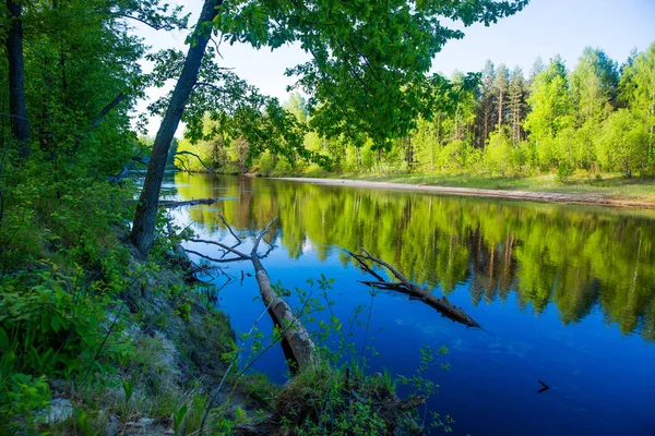 Mayıs ayında Kerzhenets nehri, Rusya, Nizhegorodskaya alan