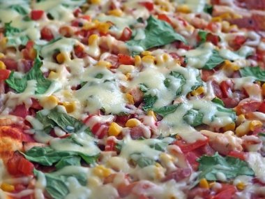 Lezzetli pizza evde hazırlandı.