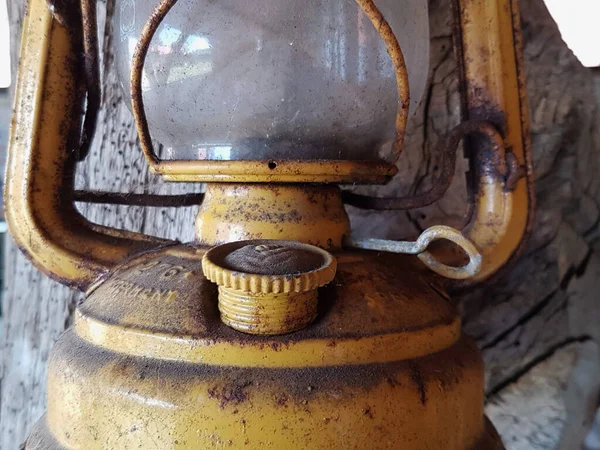 Cette Lampe Huile Jaune Rouillée Est Service Depuis Des Décennies — Photo