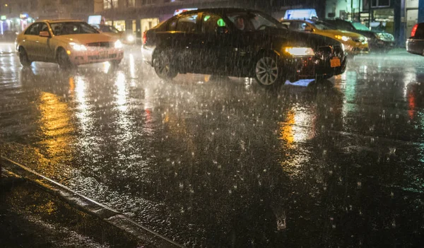 Дождь Улице — стоковое фото