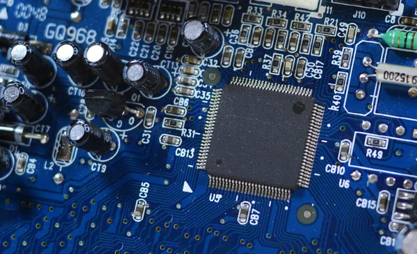 Tryckt Kretskort Med Många Elektriska Komponenter Elektronisk Krets Mikrochip Ombord — Stockfoto
