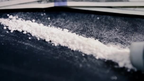 Наркотики Перед Употреблением Кокаин Столе Долларами Трубка — стоковое видео