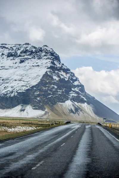 Milli Parkı İzlanda. Muhteşem manzara manzara İzlanda, jeotermal alan. Dramatik ve güzel sahne reykjavk Lake Myvatn, Krafla /Iceland - 02.05.2018