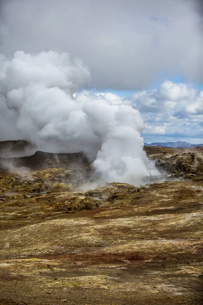 Milli Parkı İzlanda. Muhteşem manzara manzara İzlanda, jeotermal alan. Dramatik ve güzel sahne reykjavk Lake Myvatn, Krafla /Iceland - 02.05.2018