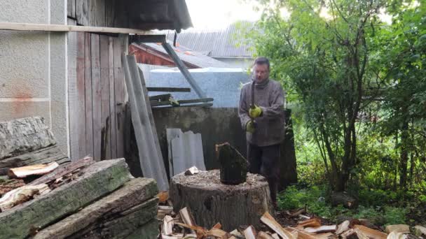 Hout Hakken Voor Winter Hout Hakken Met Oude Bijl — Stockvideo