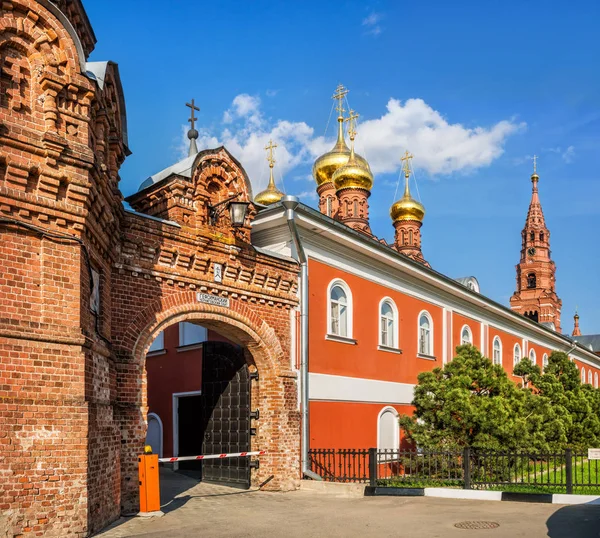 Chernigov Gethsemane Skete Sergiyev Posad Porta Torre Tijolos Antigos Cúpulas — Fotografia de Stock