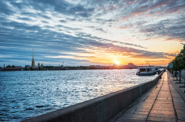 Kilátás Petersburg Péter Pál Erőd Névai Hajnalban Egy Nyári Reggelen — Stock Fotó