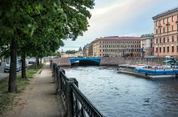 Puente Azul Sobre Río Moika San Petersburgo Una Mañana Nublada — Foto de Stock