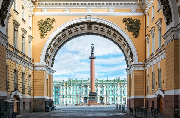 Coluna Alexandrina Com Anjo Praça Palácio São Petersburgo Vista Através — Fotografia de Stock