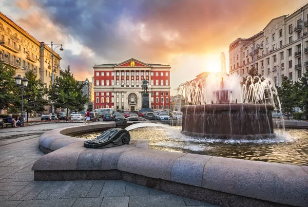 Tverskaya Meydanı eski görünümünü