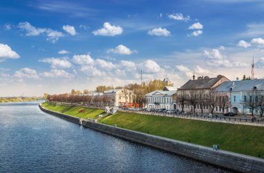 Stepan Quay Razin Tver bahar güneşli gün Bridge'de yükseklikten Volga Nehri