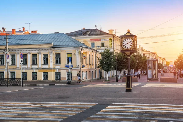 Horloge Sur Une Colonne Sur Rue Trehsvyatskaya Tver Par Une — Photo