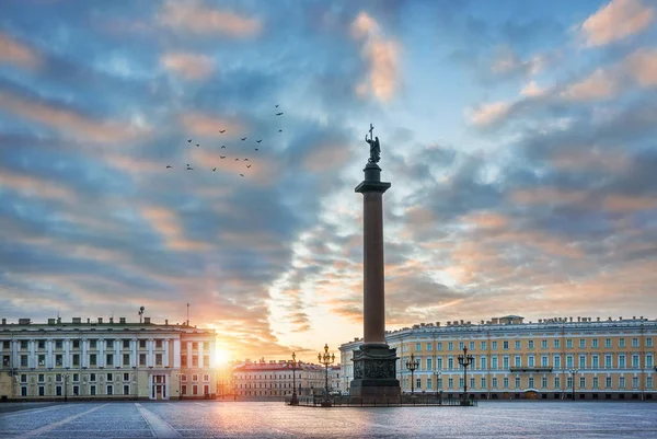 Ängel Alexander Column Palatstorget Petersburg Den Tidig Sommarmorgon — Stockfoto