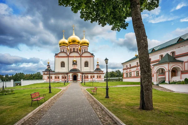 Valday Iversky Catedral Del Monasterio Iversky Una Noche Verano Nube — Foto de Stock