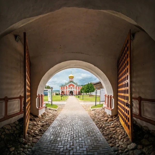 Valday Vue Église Filippovskaya Monastère Iversky Depuis Arche Porte Eglise — Photo