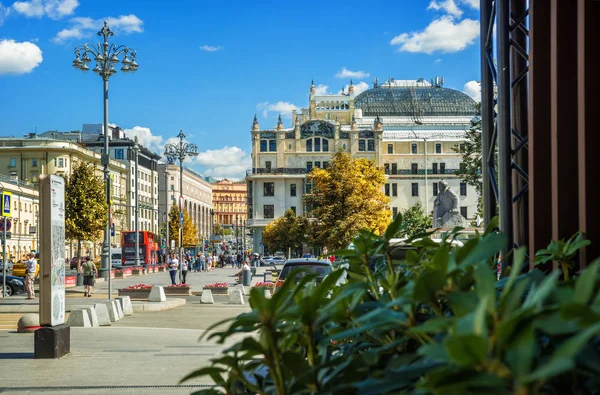 Μόσχα Hotel Metropol Και Μνημείο Karl Σημάδια Μια Ηλιόλουστη Μέρα — Φωτογραφία Αρχείου