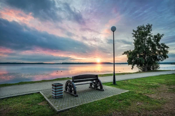 Valday Lago Valdai Início Manhã Verão Belas Nuvens Com Reflexo — Fotografia de Stock