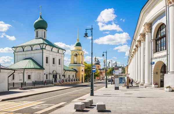 Moszkva Templom Maxim Áldott Egy Lejtő Harangtorony Varvarka Utcában Egy — Stock Fotó