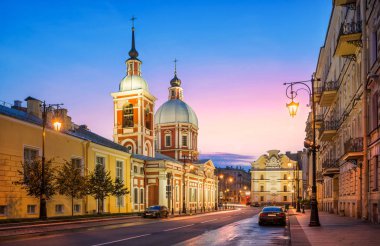 Panteleimon Kilisesi St. Petersburg sabah fener ışığında Pestel Caddesi üzerinde