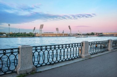 Petrovskiy Stadyumu ve Prens Vladimir Katedrali, St. Petersburg Nehri. Makarov setin görüntülemek.