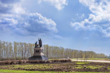 Sergius Radonezhsky ve Kulikovo alanda Dmitry Donskoy anıt