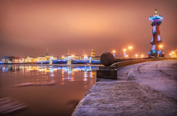 Invierno Rosado Mañana Año Nuevo Strelka Isla Vasilyevsky San Petersburgo — Foto de Stock