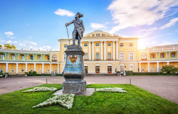 Пам Ятник Імператор Павло Перед Палацом Павловську Осінній Вечір Сонячний — стокове фото