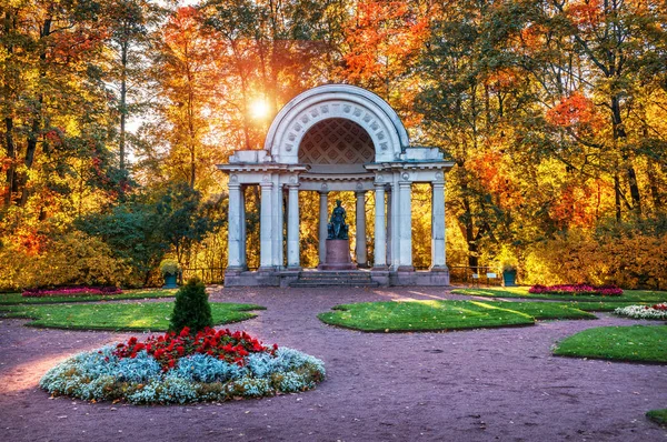 Rossi Pavilion Monument Maria Fedorovna Pavlovsk Suburb Petersburg Flowers Autumn — Stock Photo, Image