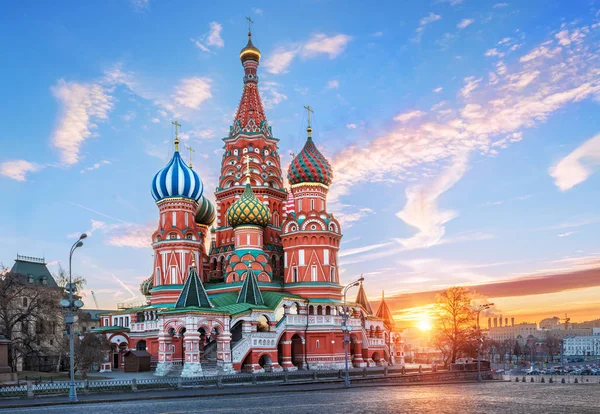 Szent Bazil Katedrális Vörös Téren Moszkvában Alacsony Napot Egy Őszi — Stock Fotó