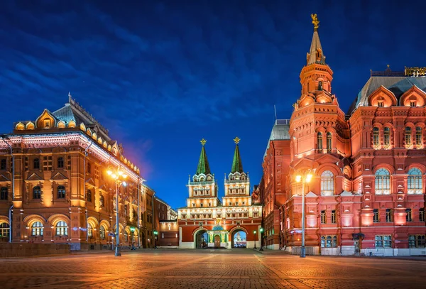 Noční Pohled Resurrection Gate Rudého Náměstí Moskvě Historické Muzeum — Stock fotografie