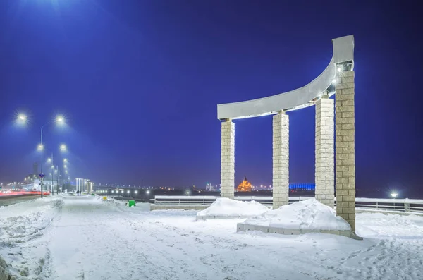 Columnas semicirculares en el terraplén del Volga — Foto de Stock
